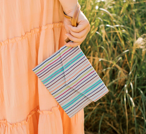Delicado Envelope Wristlet